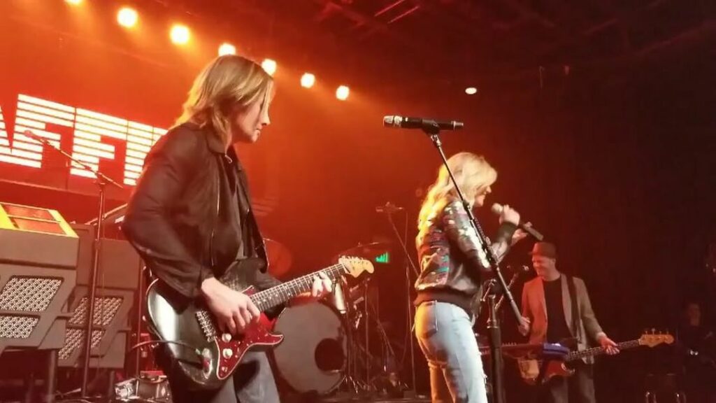 OH MY GOD!!!! @keithurban AND @kelseaballerini THIS. IS. MAGICAL. 
#NeverBeTheSa...