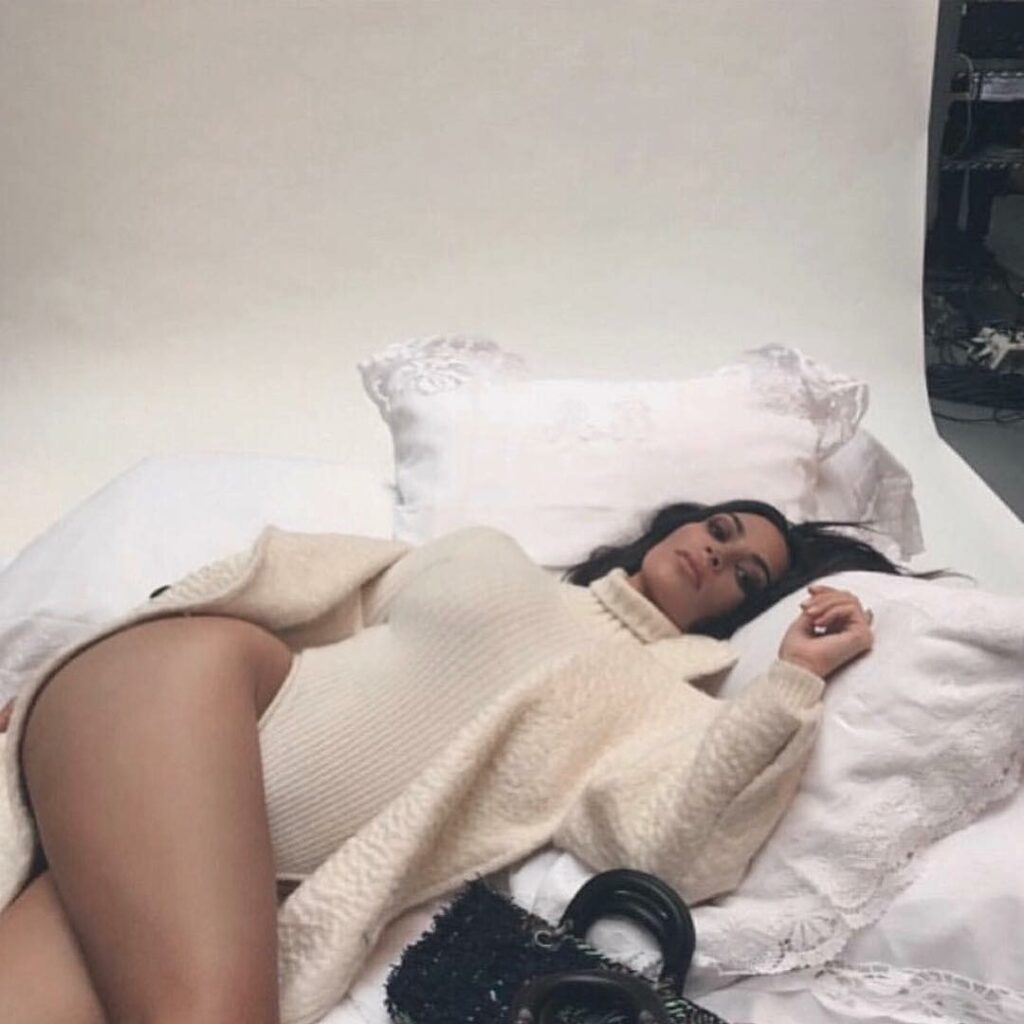 So jet lagged been up since 3:30am just wanna lay in bed all day....