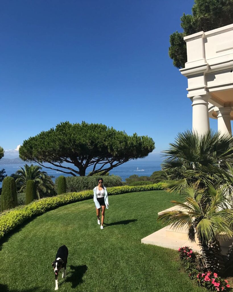 Do You Do You Saint-Tropez?...