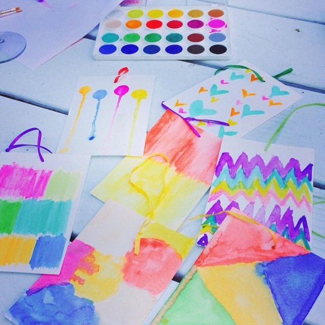 Painting with @aliceandolivia in the Hamptons making a #kindnesswall for #thekin...
