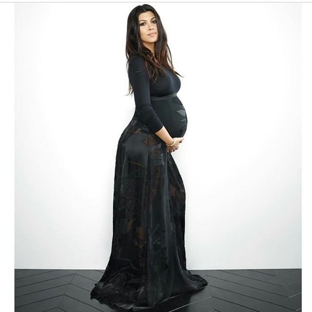 Happy Sunday! Happy KUWTK day! Who's watching tonight?...