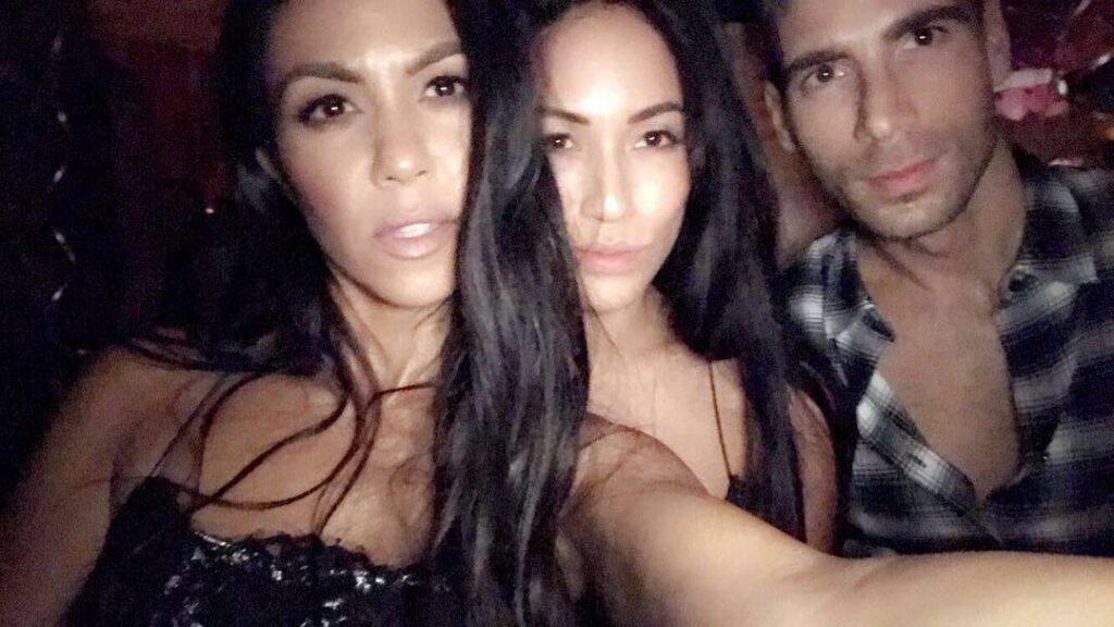 Back at it again with the threesome selfies....