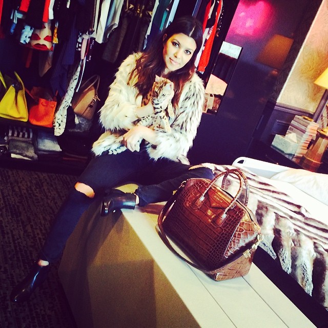 Playing in the wardrobe! Styling sessions with @joycebonelli and @thescottycunha...