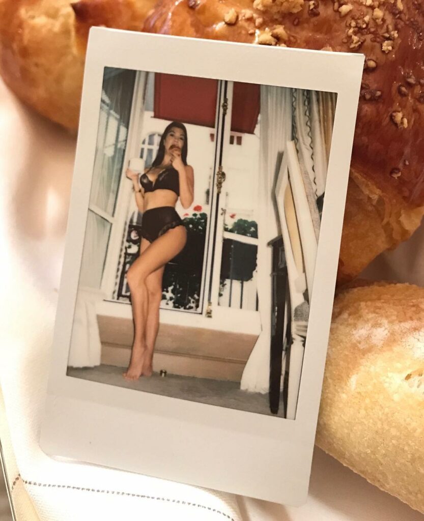 un pain au chocolat s'il vous plait...