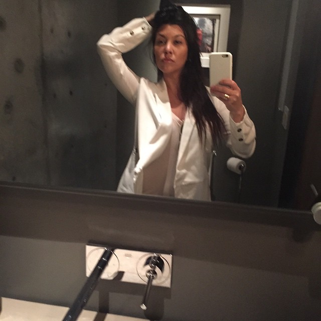 I was getting so into it, the pic came out blurry. #bathroomselfie #notposing...