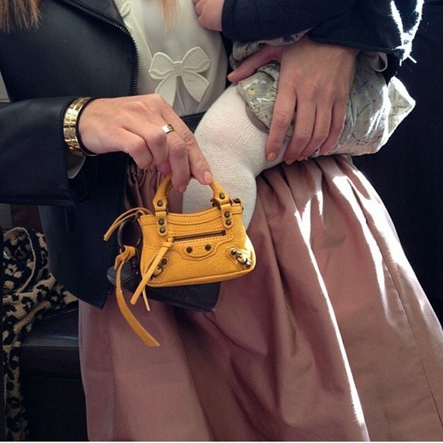 I don't know what's cuter...her thigh or her bag? #p...