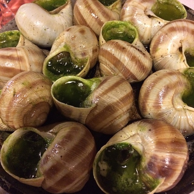 You know you're in Paris when this is your dinner! #escargot #doidare?...