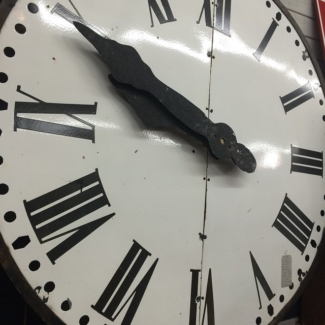 Antique French 30s/40s porcelain clock. To buy or not to buy?! #vintageHunt...