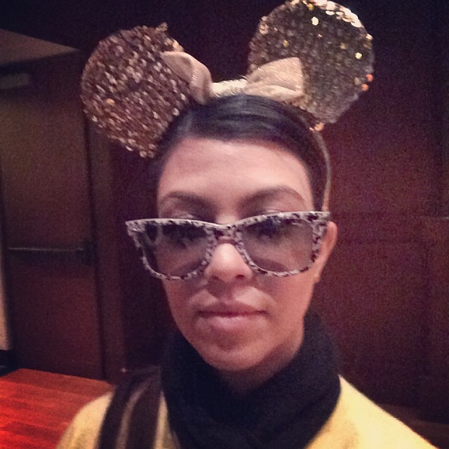 The magic today began with my #mickeymouse printed #raybans #dinseyland...