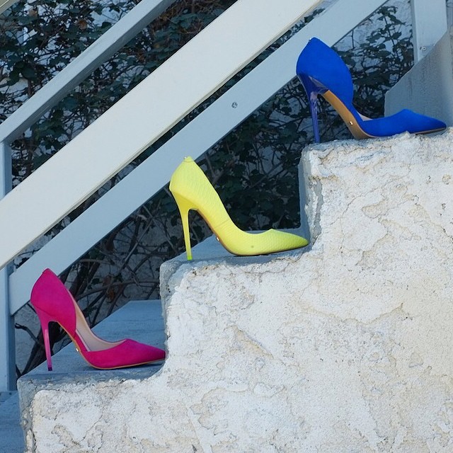 @kardashiankollection shipping worldwide to USA, UK, Canada, New Zealand and Au...