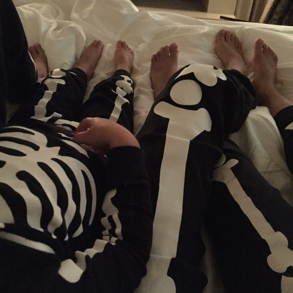 Skeleton cuddles....