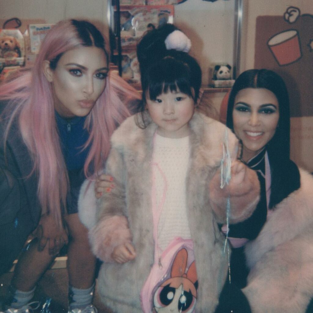 I mean....the cutest! She had on winged liner...