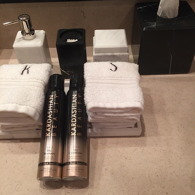 Secret to not having to wash your hair... #kardashianbeautyhair #busylife #momli...