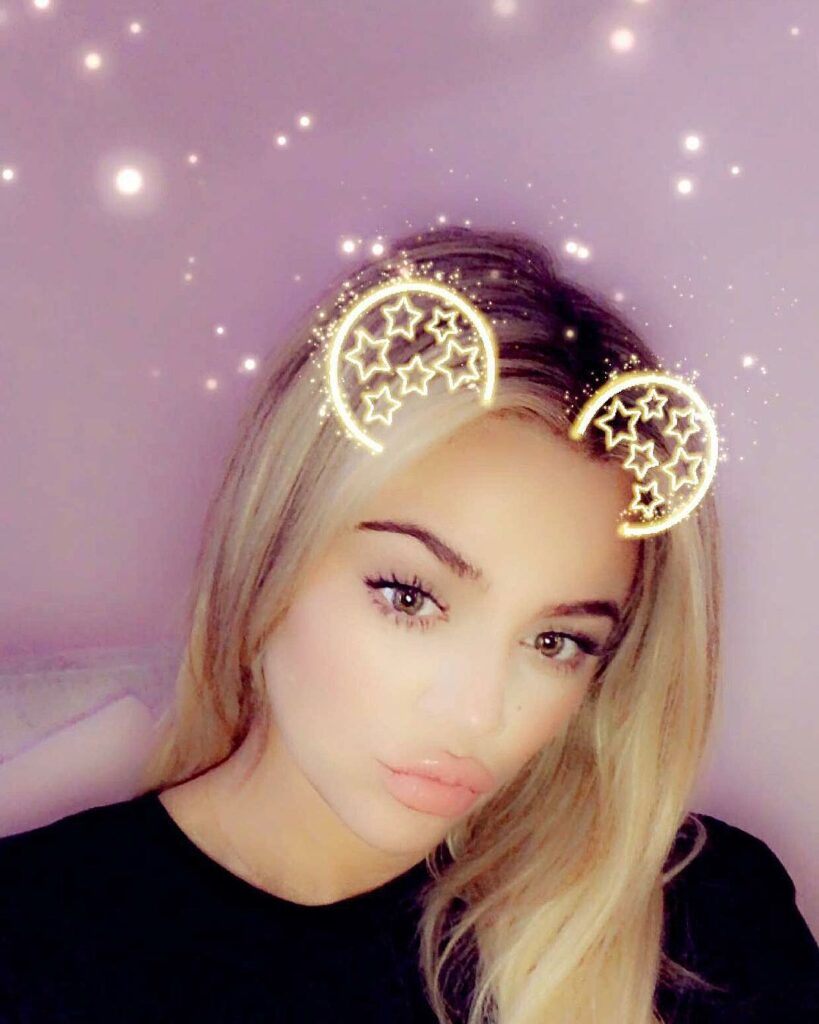 Just because my eyebrows look good  lip color Dirty Peach (Kylie LipKit)...