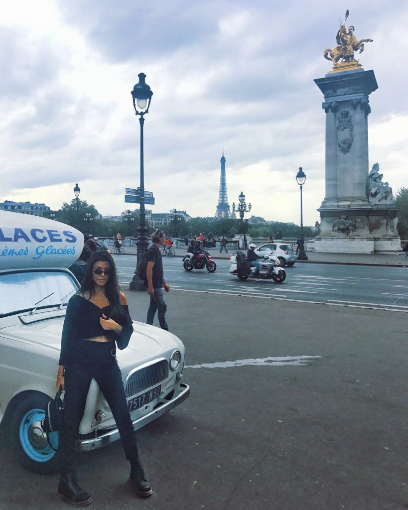 i wish i was holding an ice cream cone...