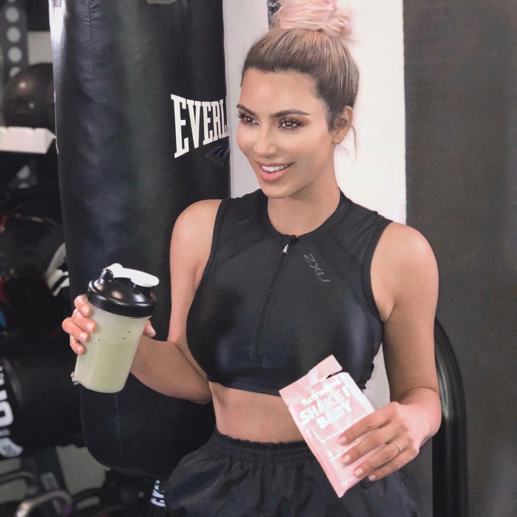 #ad Fuelling up with my @flattummyco meal replacement shake before getting my wo...