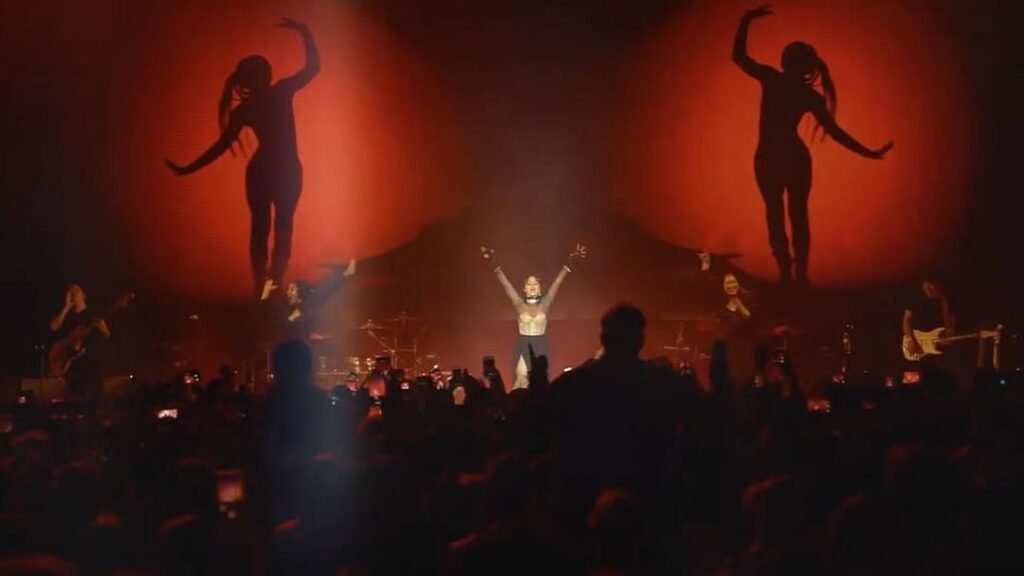 LOS ANGELES, you were a dream #NeverBeThesameTour I love you  @rahulb91...