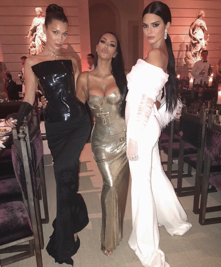 Sister beauties @kendalljenner @bellahadid...