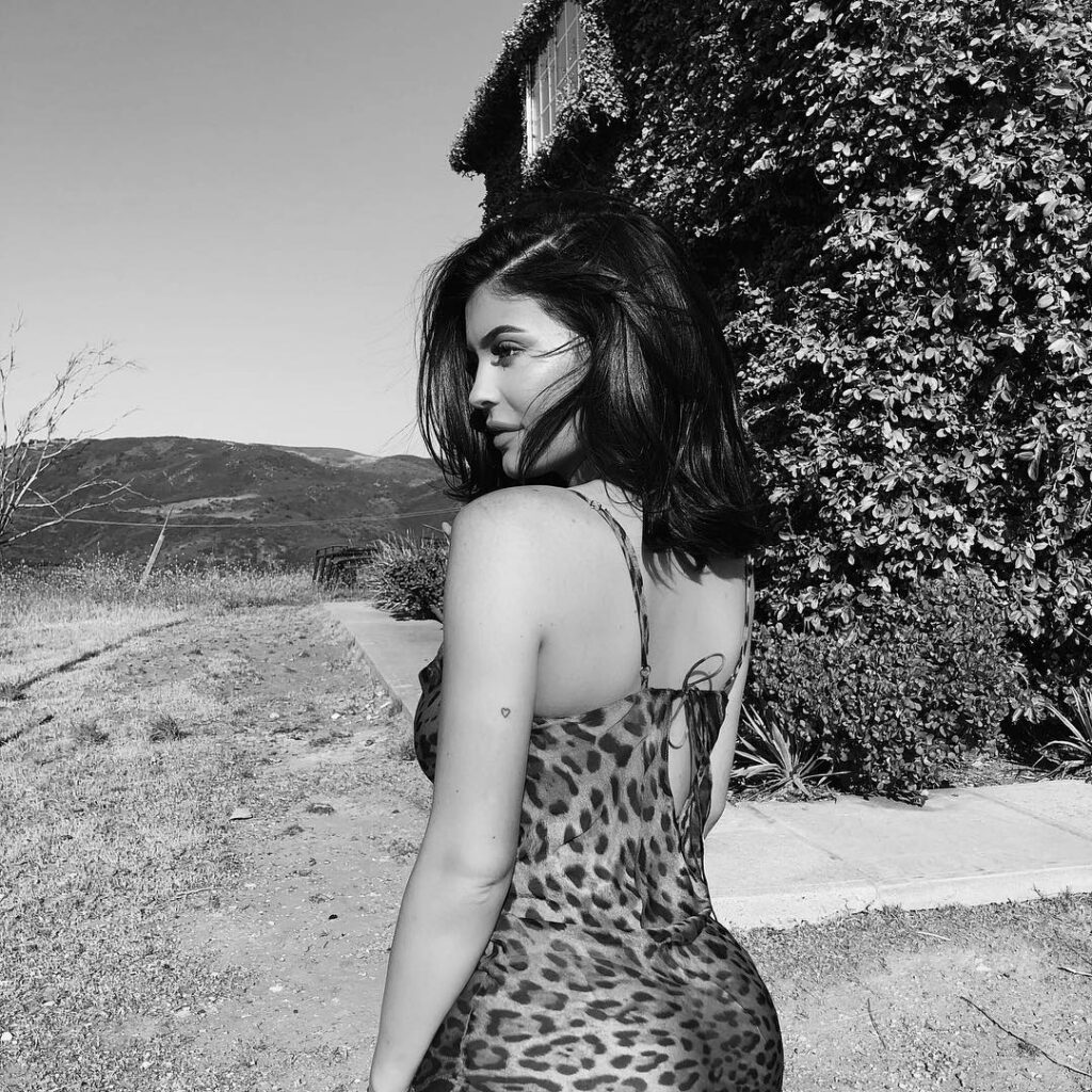 i never post black and white photos.....