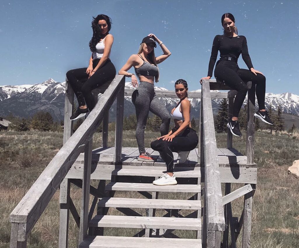 Wyoming with these ladies @nataliehalcro @amandaeliselee @oliviapierson...