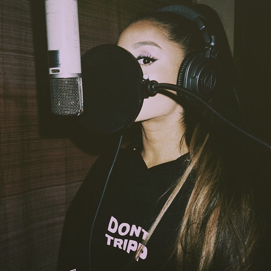 @sweetener  arianagrande.lnk.to/sweetener...