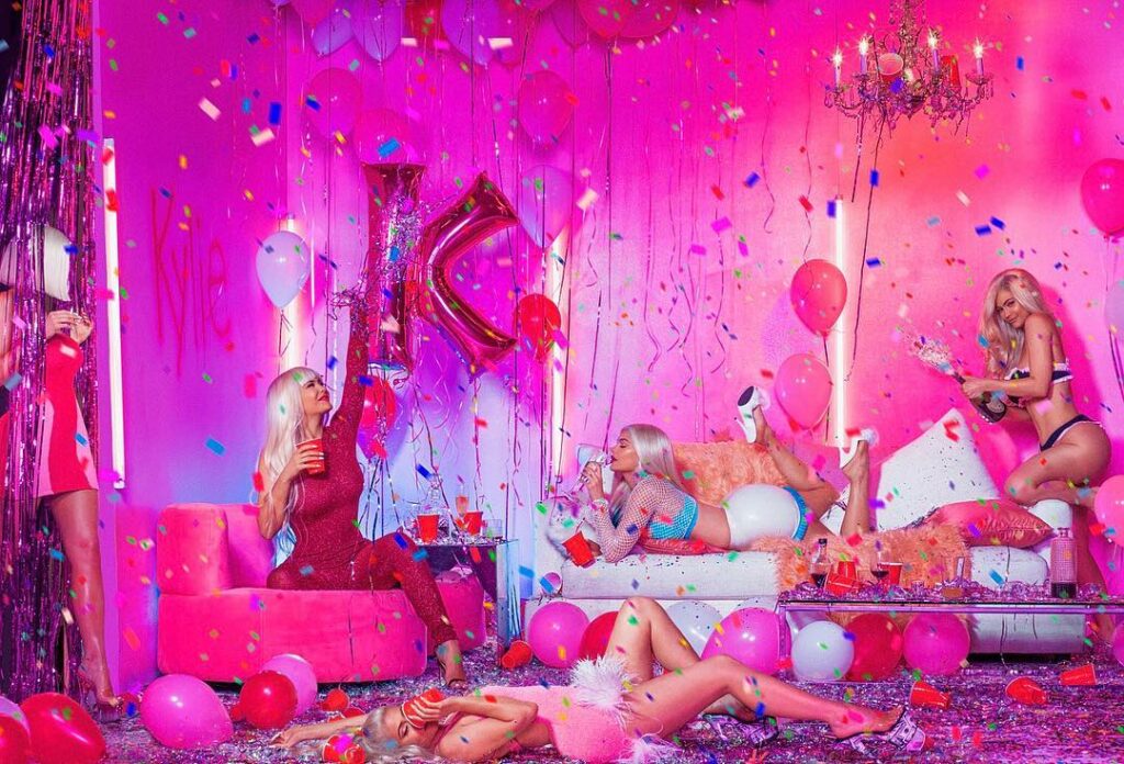 PARTY TIME WITH MY GIRLS BECAUSE THE BIRTHDAY COLLECTION LAUNCHES IN 1 HOUR! ...