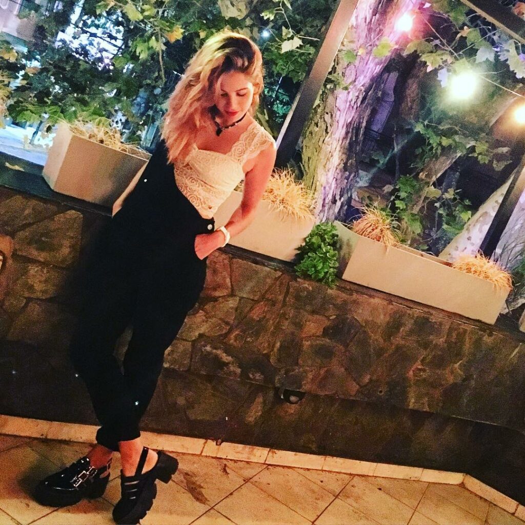 Hoy noche, de la mano de @muaaoriginal  y  @miuxshoes  styling @jofisima...