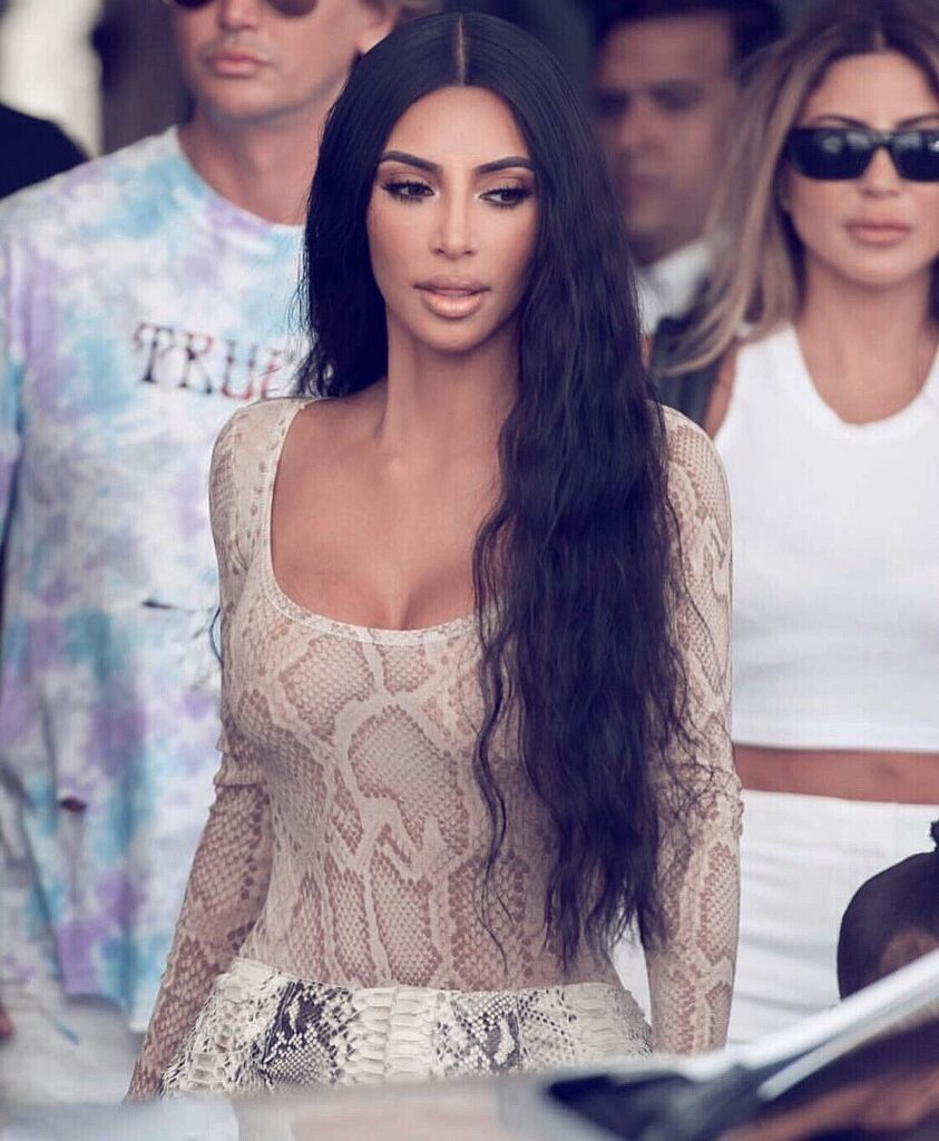 Love this glam! We used @kkwbeauty new Powder Contour singles here with the clas...