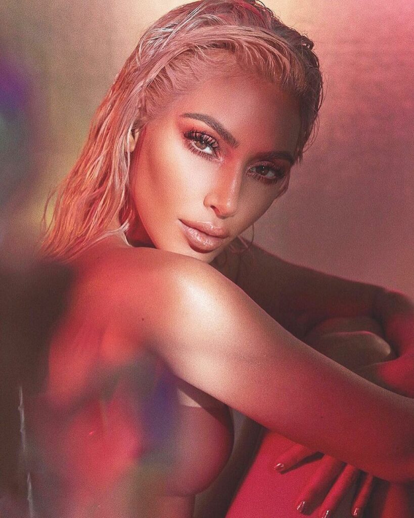 I’m wearing the new peach Ultra Light Beams shadow and gloss that’s available Fr...