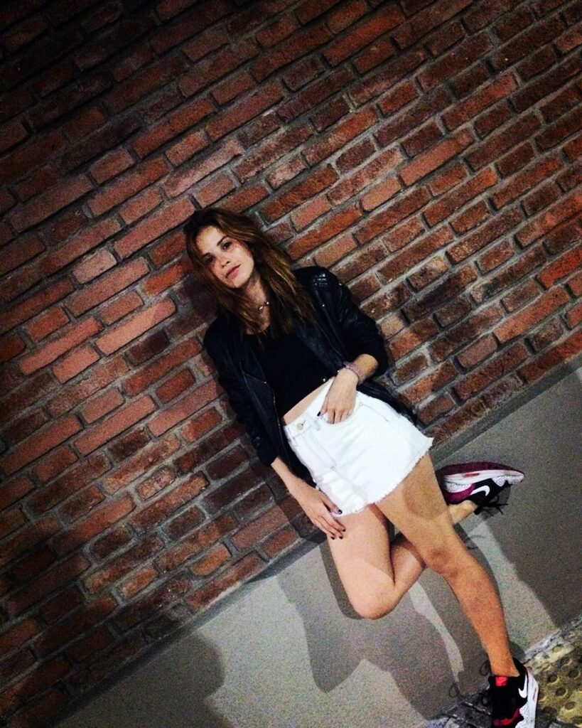 Tarde noche en Buenos Aires con un look rockero y casual de la mano de @riearrib...