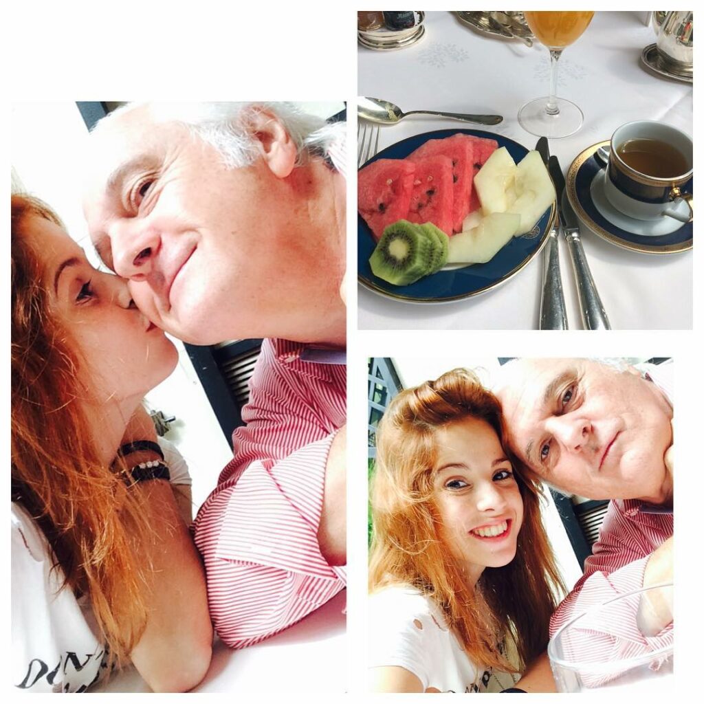 Desayunando rico con papá  disfrutando de que esta aca de visita !...