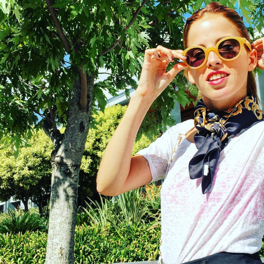 D o m i n g o  un look con pelo tirante, ayuda para no sufrir el calor créanme !...