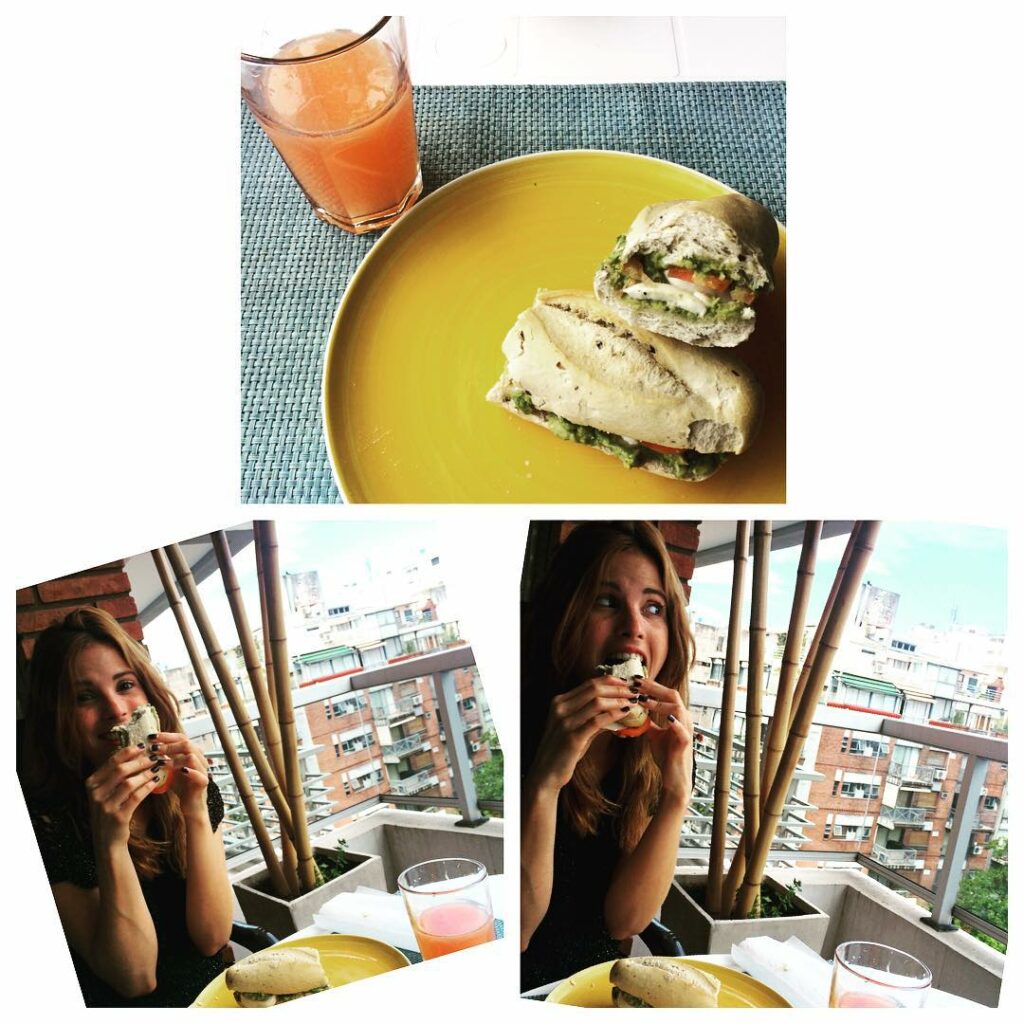 Hoy se come en el balcón ! 
Plato del día : mega rico Sandwich 
 pan de aceituna...
