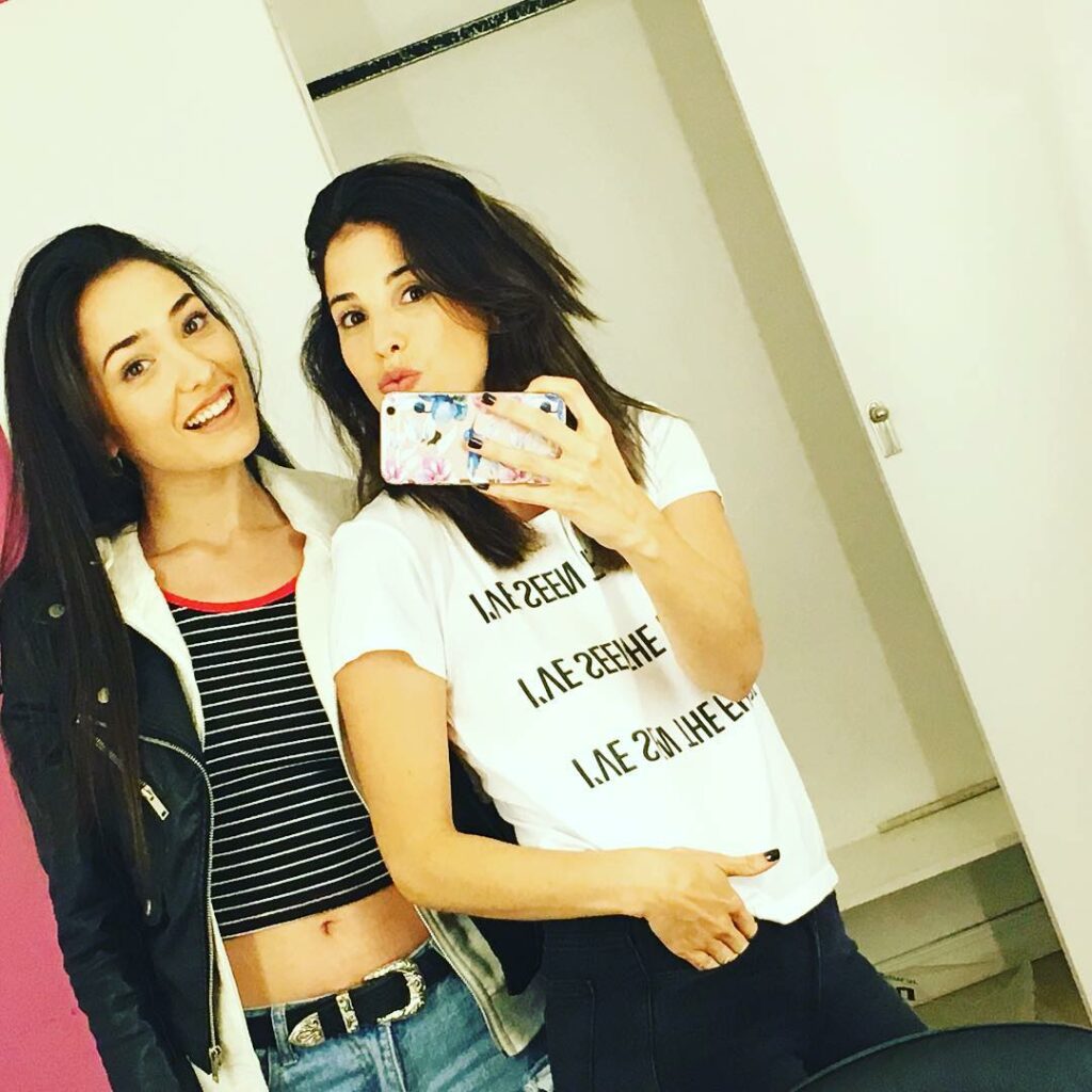 Preparando lo nuevo  muy contentas nosotras!!!! @julibartolome  #QuieroVivirATuL...