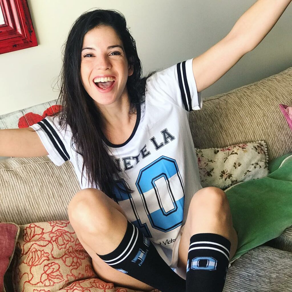 Empezó el mundial  No es que yo sea muy futbolera pero me divierte todo el plan ...