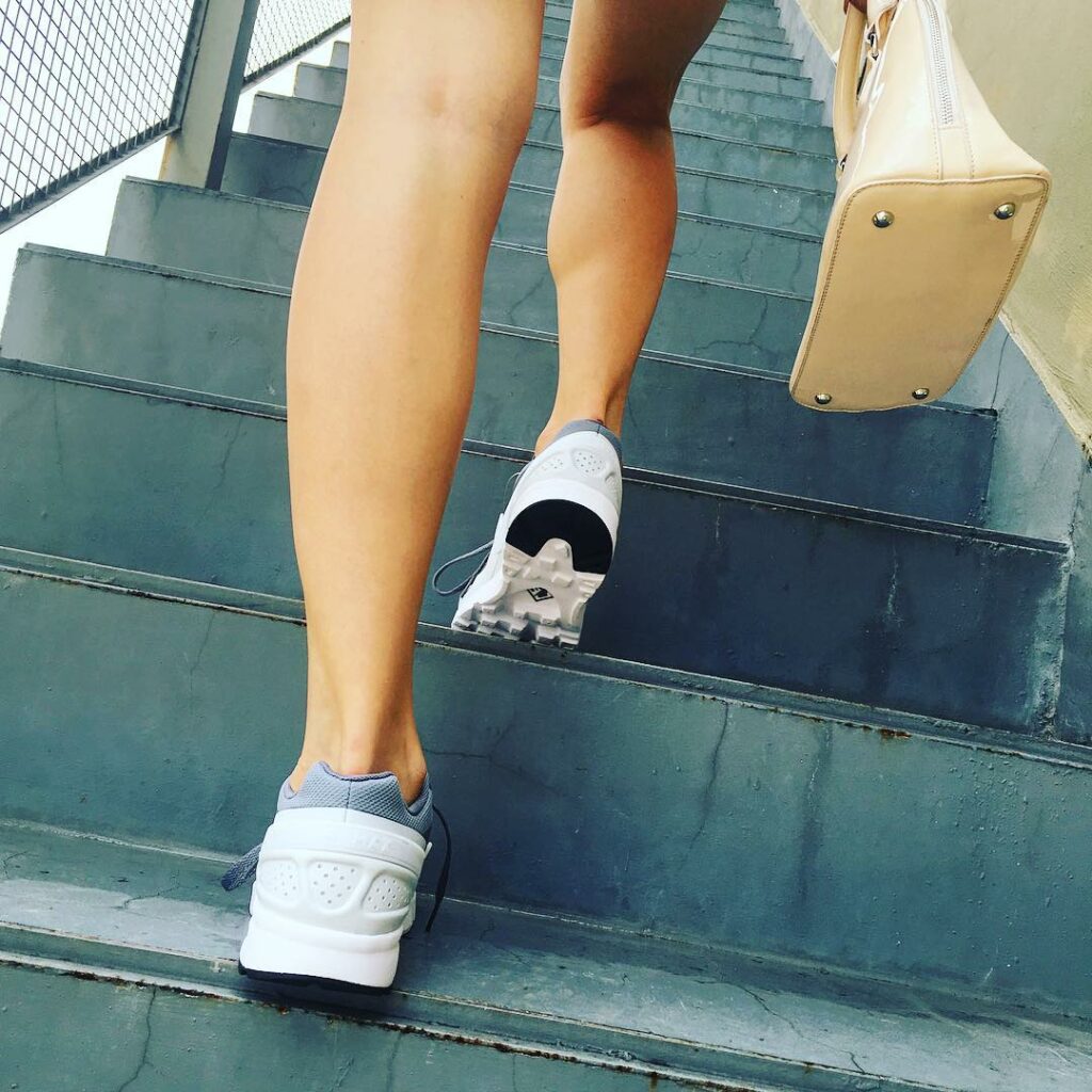 Hoy un look urbano y casual con mis Air Max Big Window las pueden encontrar en l...