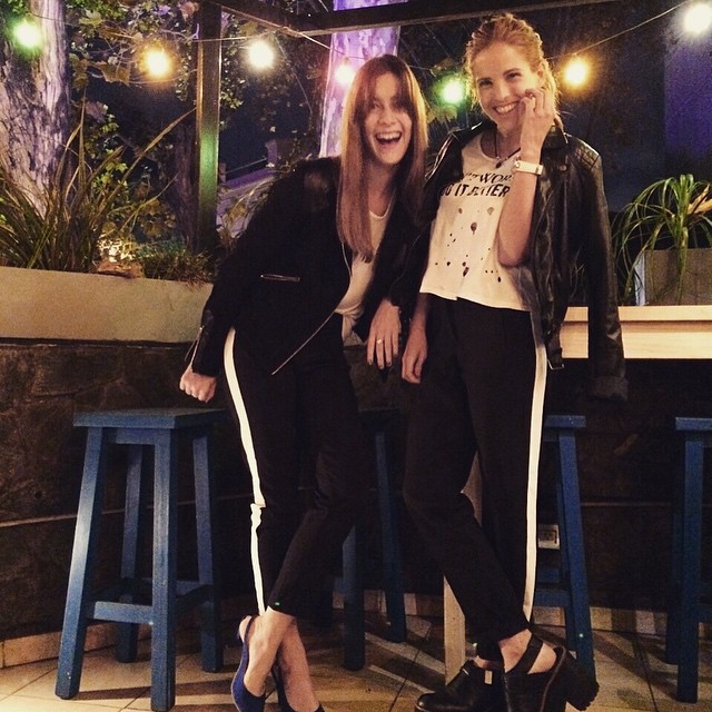 Las mellis @clarialonso con un look muy @soficaputo ...