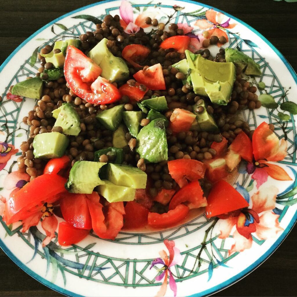 Hablemos de mi ensalada... Rica, rápida, fácil , sana, veranil ... TODO! 
 lente...