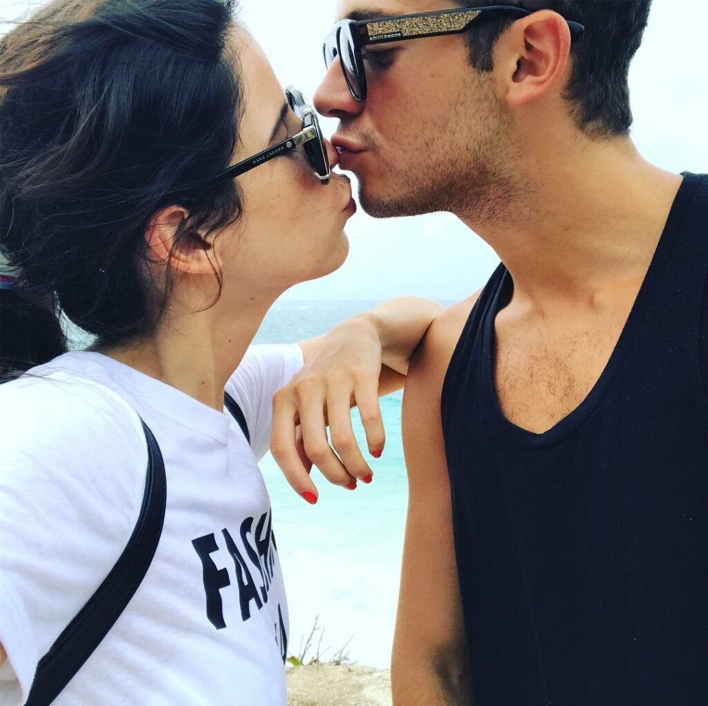 Así nosotros  Día medio nubleti así que salimos a turístear  Feliz domingo a tod...