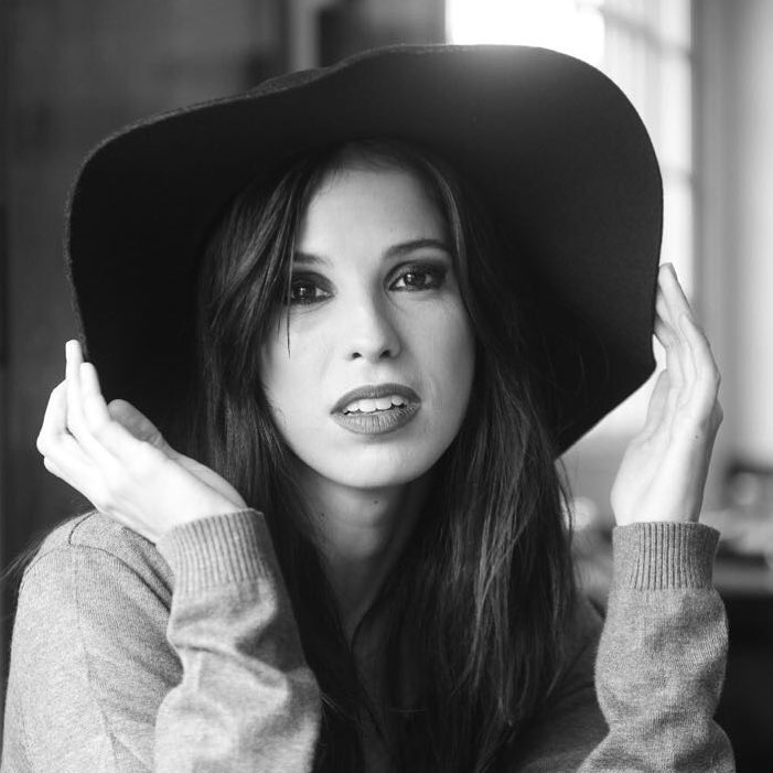 Ella es #Chloé  muy cool muy regia!  @soyanderserie 
En nada nuevo vídeo de #Rug...