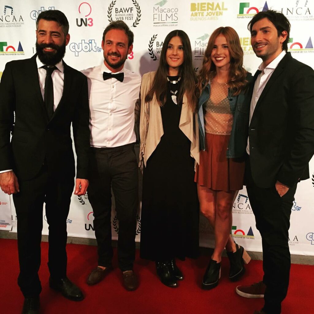 Este es el equipo de www.youtube/candemolfeseoficial ellos lo hacen posible !!!!...