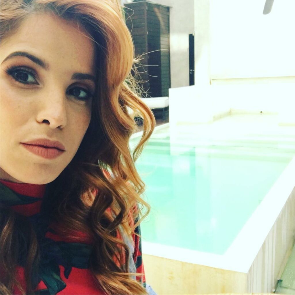 Hoy súper produ para @miuxshoes  con @malapeluqueria @byjoacodiaz @juicymakeup a...