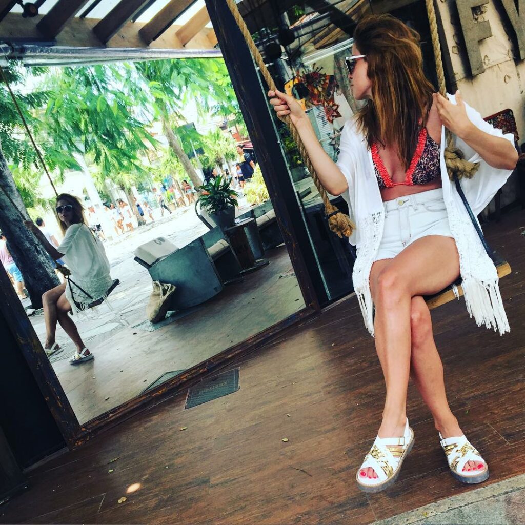 En estas vacaciones de relax me acompañan siempre @riearribaok  @miuxshoes  ...