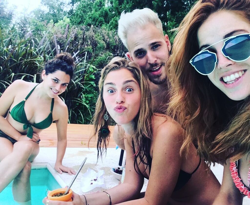 Pileta time con ellos @soyalbariconavarro @rafaelmunizz @michuwiernik ...