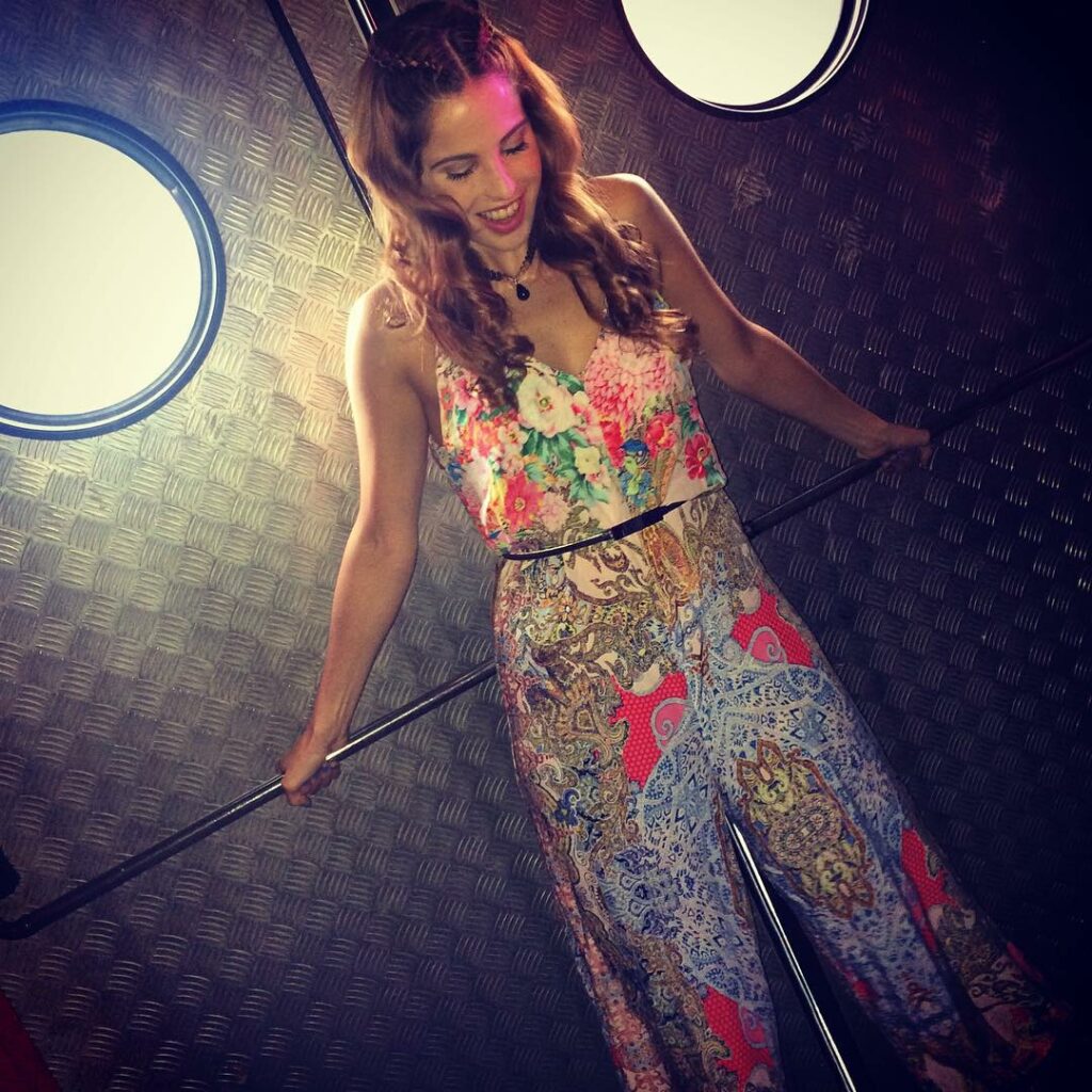 Buen día amigos!!! Hoy dos funciones en París !!! Les dejo el look canchero con ...