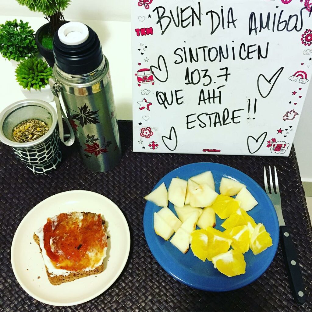 Buen día amigossssss!  súper desayuno !  y a arrancar esta mañana ! Ya en 103.7...