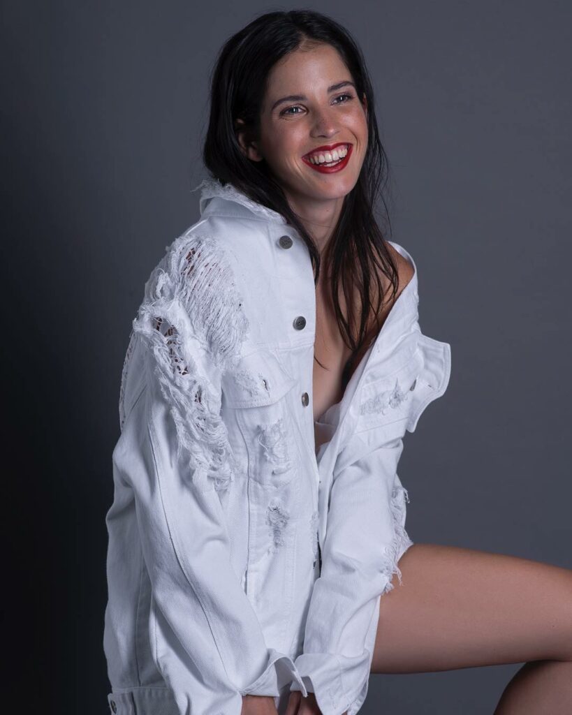 Cande Molfese: La risa ante todo siempre Un martes distinto! Todo siempre depende de nosotros… La risa ante todo siempre Un martes distinto! Todo siempre depende de nosotros...