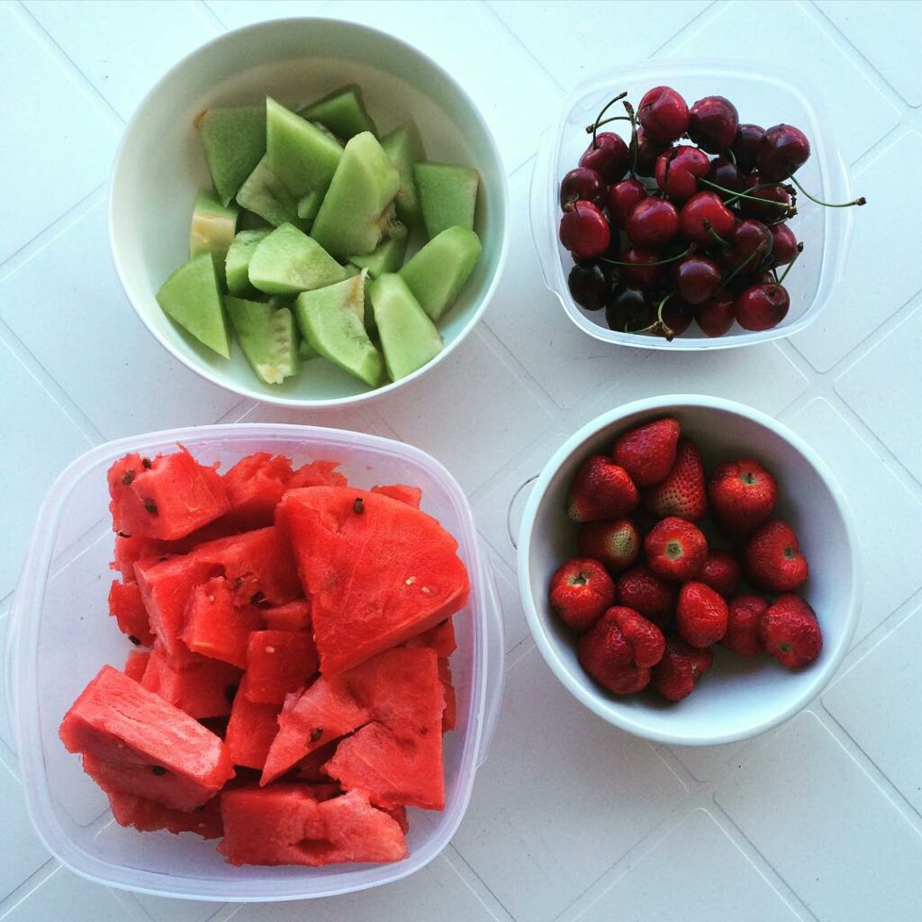 Verano = fruta, y a mí me gusta guardarla así en mi heladera ! Mis elegidas hoy ...