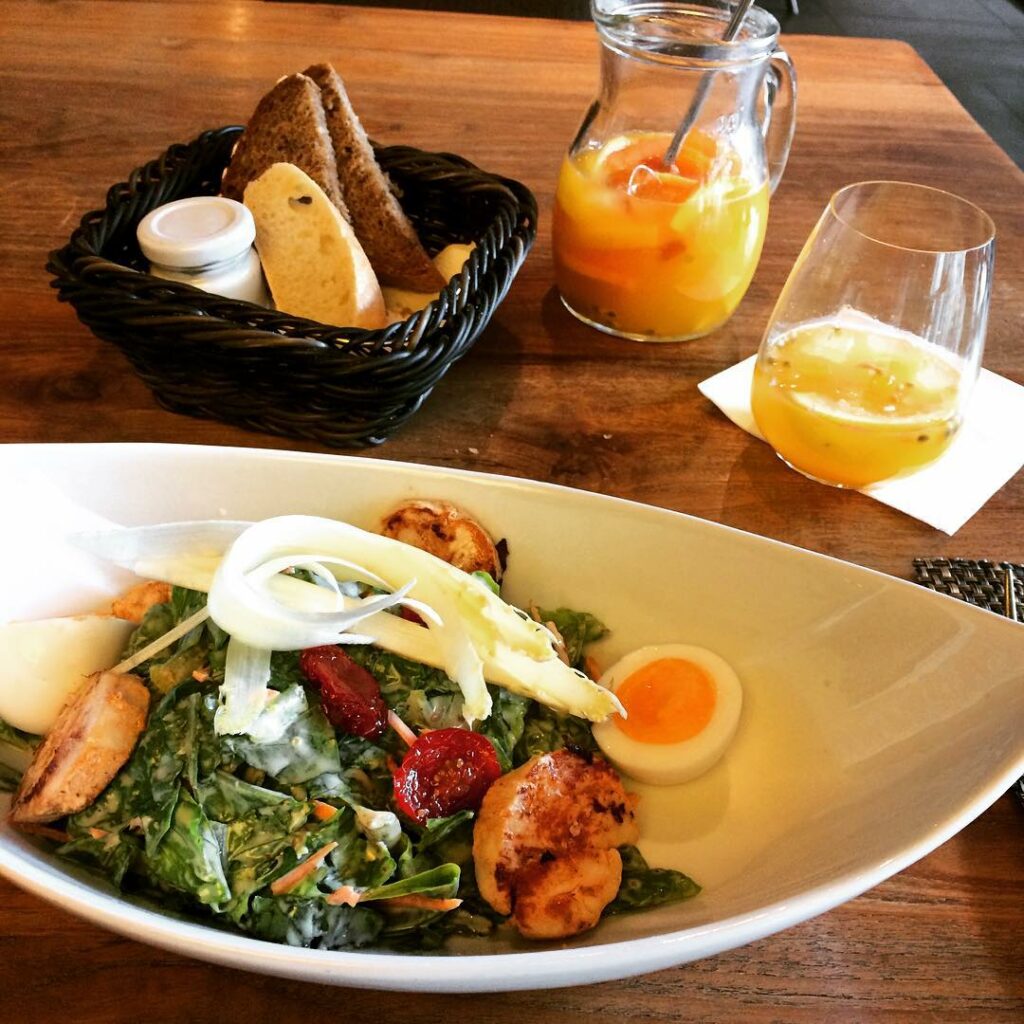Placeres de la vida ! Limonada de mango y una riquísima ensalada ! ...