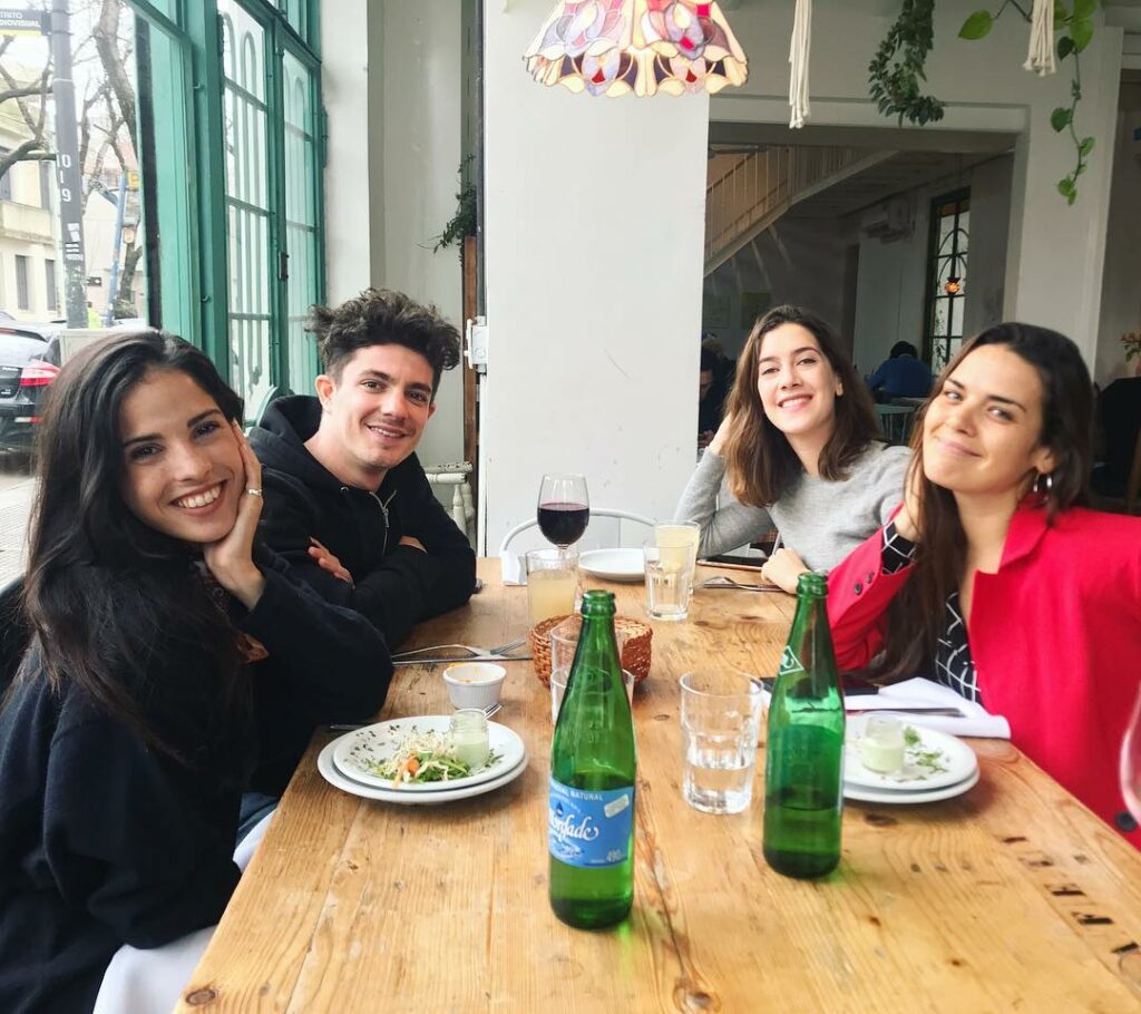 Encuentros amados  Terminar el viernes con lindos amigos ! @clarialonso @micavaz...